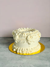 Load image into Gallery viewer, Lambeth Vintage Cake