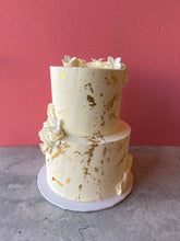Load image into Gallery viewer, Splash of Gold Cake

